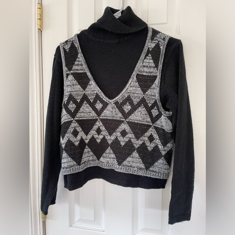 3/$30 Bundle! ❤️ 80s Vintage Sweater.  Medium